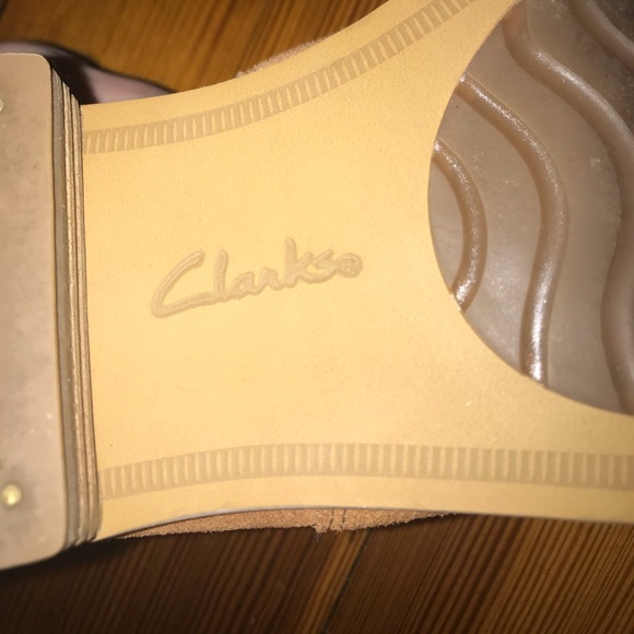 🤍 Tan Clarks Boots - Picture 4 of 4